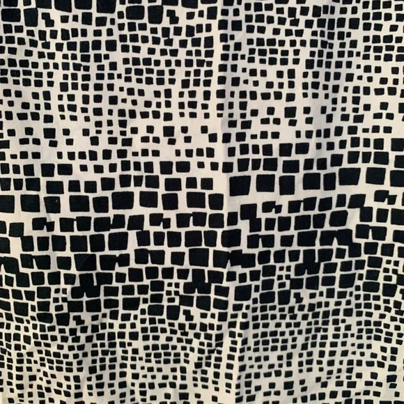 Black and white skirt - Picture 3 of 5